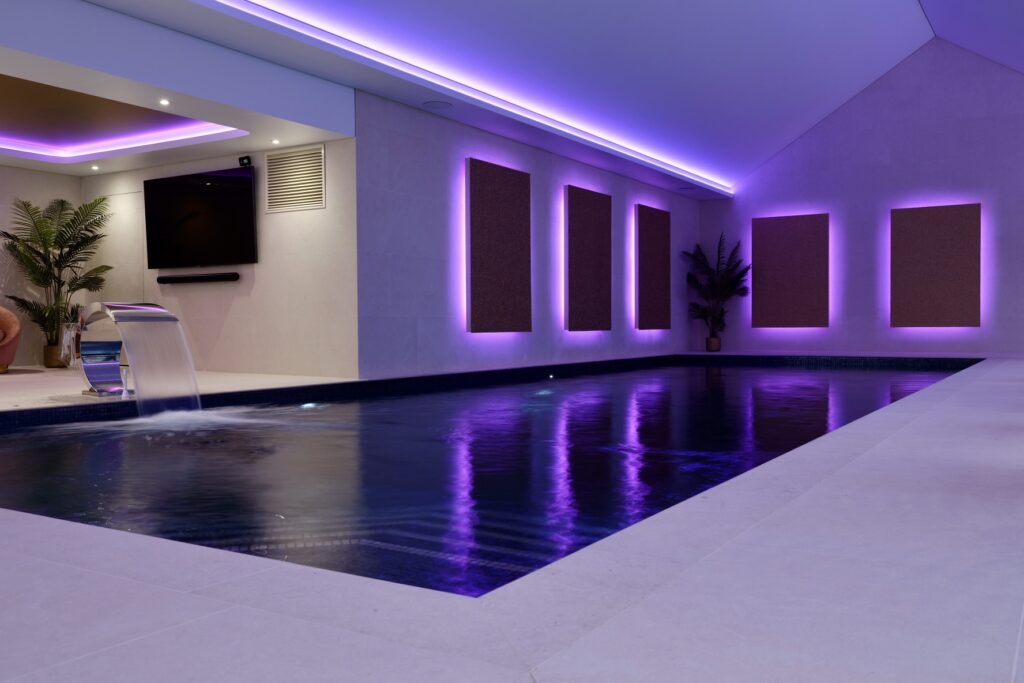 High-end pool ceiling with integrated stretch system